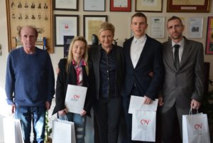 Złoci medaliści Halowych Mistrzostw Polski z wizytą u Pani Prezydent Beaty Klimek